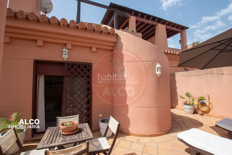 Foto 69b83d44-4463-41b8-ae04-2ce4e465774e. Casa aparellada amb aparcament piscina a Playa de Granada Motril