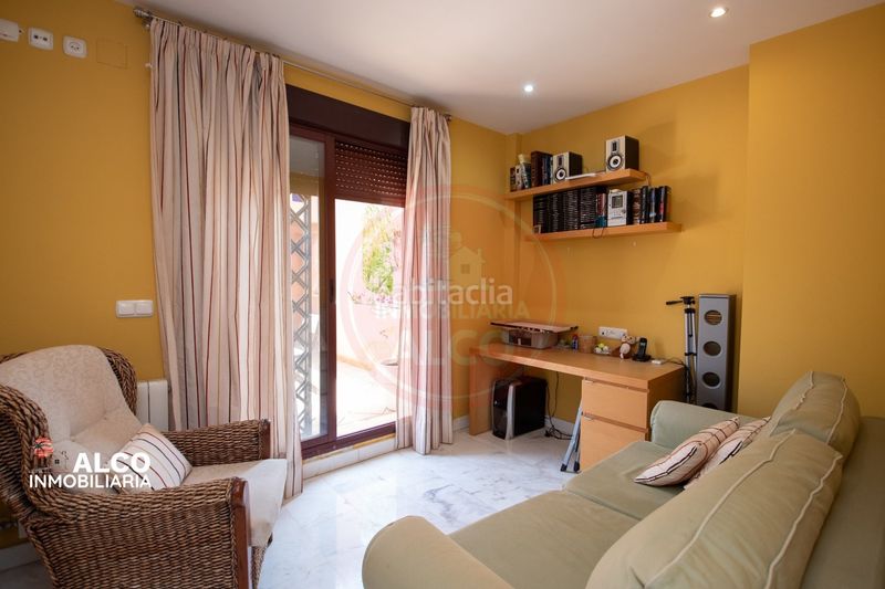 Foto 9a0a0b54-5bc2-4d5e-9d3a-71b843f3a872. Casa aparellada amb aparcament piscina a Playa de Granada Motril