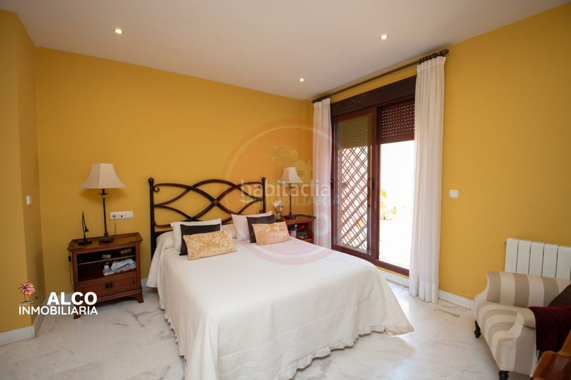 Foto 9c0b9460-a475-4148-91fd-84e99a5bff27. Casa aparellada amb aparcament piscina a Playa de Granada Motril