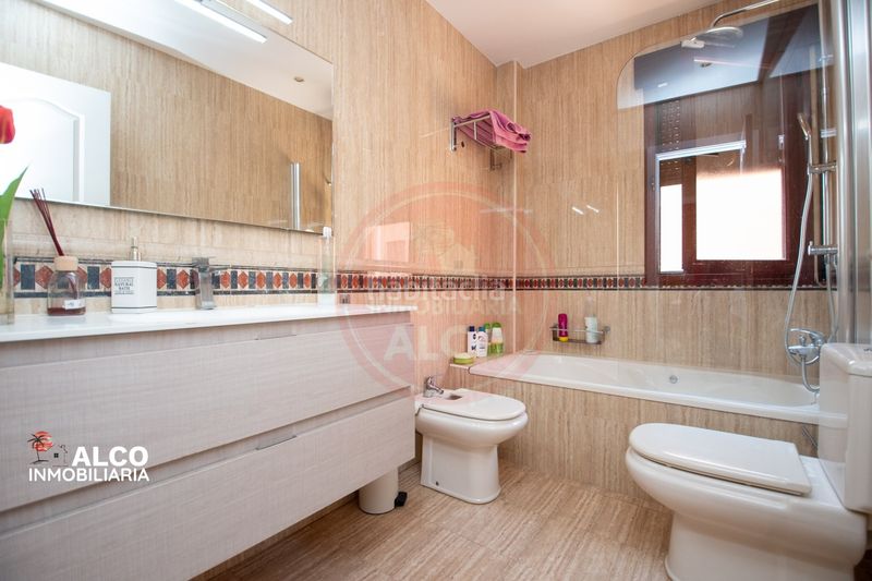 Foto c8aa8d36-4a6e-4386-8d61-7761b6d18911. Casa aparellada amb aparcament piscina a Playa de Granada Motril
