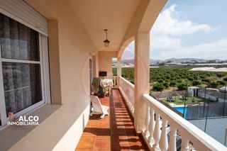 Flat in Urbanización Santa Rosa. Piso de 3 dormitorios con gran terraza, piscina comunitaria y pi