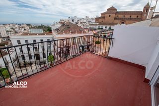 Flat in Torrox Pueblo. Amplio apartamento de 89 m ubicado en la tercera planta, en plen