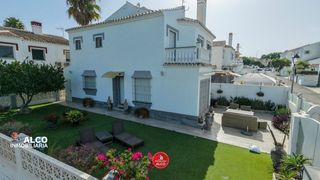 Chalet  Garcia lorca 16. Pareado de 4 dormitorios con gran terraza, chimenea en torrox pa