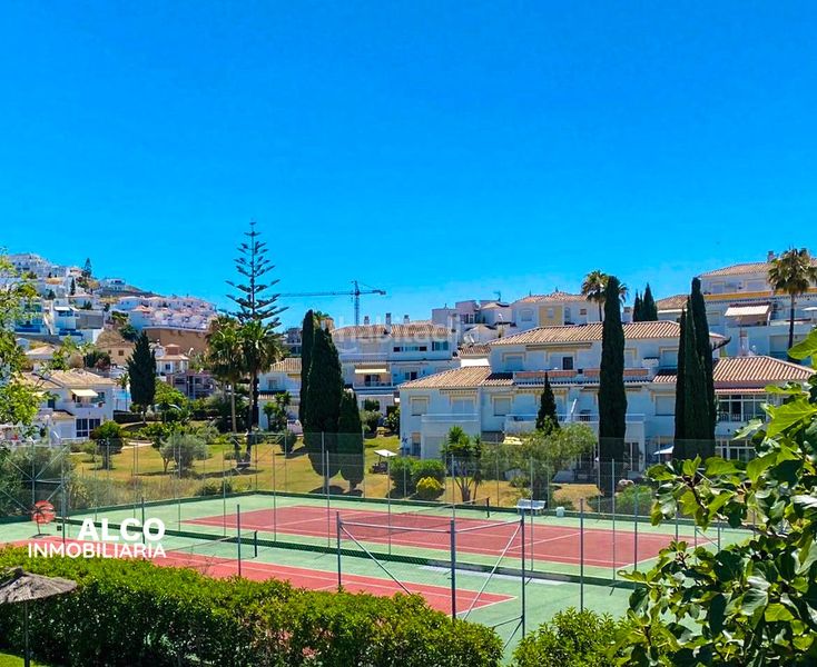 Foto b0bdd5ed-276a-4272-8f8c-f2d53d617134. Xalet amb aparcament piscina a Torrox park Torrox