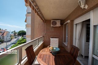 Flat in Centro Internacional. Vivienda reformada de 2 dormitorios con amplia terraza a solo 10