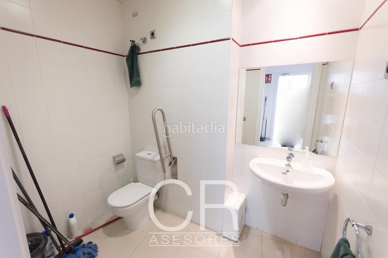 Foto 18622696-e1d8-4f10-9a81-7333be3705d2. Alquiler local comercial en calle palencia 11 amplio local en calle palencia en Granada