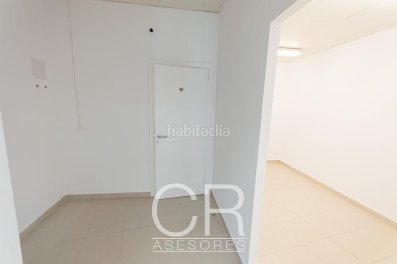 Foto 46f18aff-fc99-41ca-ac9c-5e0cc39e0651. Alquiler local comercial en calle palencia 11 amplio local en calle palencia en Granada