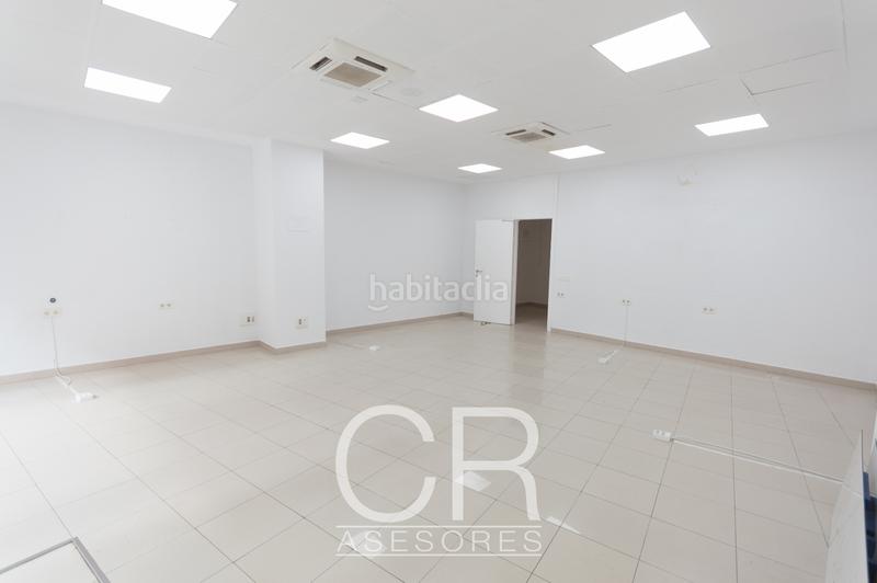 Foto 0b5bca85-e6b5-436e-8c91-1097abc8603b. Location local commercial dans calle palencia 11 dans Granada