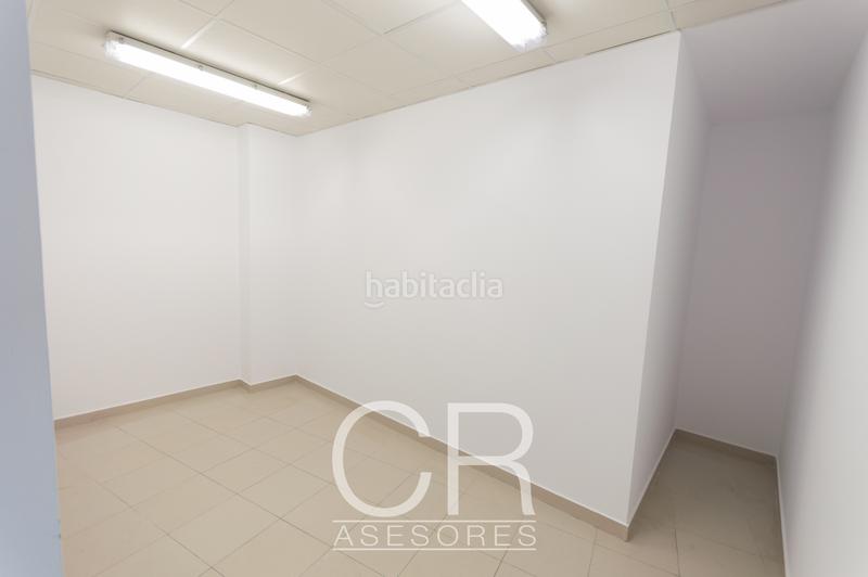 Foto f5a7ac08-65b8-46da-b38a-b3464b43a32e. Rent business premise in calle palencia 11 in Barrio de Zaidín Granada