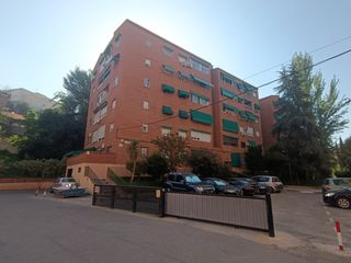 Rent Flat in Calle pianista rosa sabater 14. Se alquila piso para estudiantes/trabajadores zona serrallo plaz