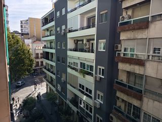 Appartement à Calle de la madre soledad torres acosta 9. ¡oportunidad de oro en el centro! piso para reformar con enorme