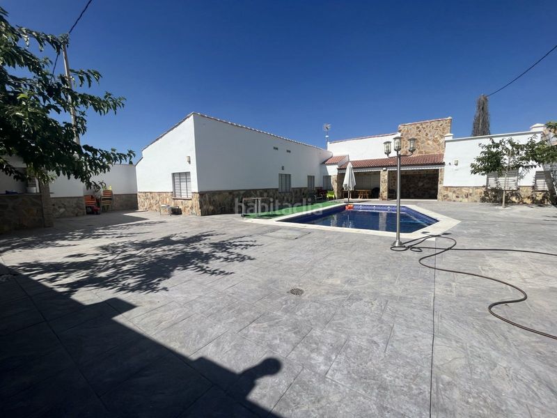 Foto 7fb8b9d7-44c6-4fb3-87e9-10129f25e335. Xalet amb calefacció aparcament piscina a Avda de Madrid - Pº de la Estación Jaén