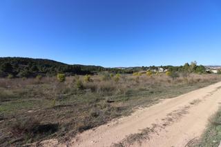 Terreny residencial a Alborache. Terreno rústico de 13.732 m2 con agua potable y de riego, tiene