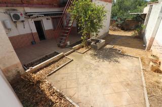 Casa a Alborache. Casa de pueblo con terreno