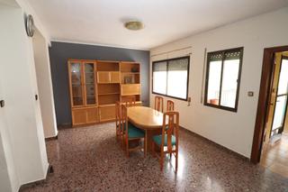 Piso  Naranjil. Primer piso de casa de pueblo con amplia terraza y bonitas vista