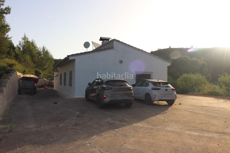Foto 5a933b69-12eb-4bda-9a3c-fca3d2b1d812. Masia amb aparcament a Buñol