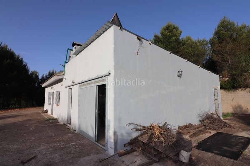 Foto db49010c-f0f9-457c-bd40-f010f14a0ad0. Masia amb aparcament a Buñol