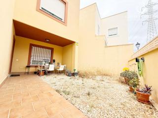 Maison à Huércal de Almería. Se vende dúplex en huercal de almeria en rentabilidad