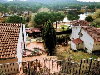Maison jumelée  Calle ribera del coto. Chalet pareado en las jaras junto al lago de la encantada
