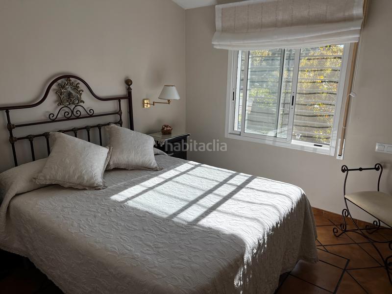 Foto 196f743c-efa5-4918-8052-9d0b66f62937. Casa aparellada amb xemeneia calefacció aparcament piscina a Córdoba