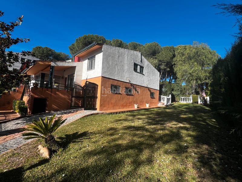 Foto 5c7df1d5-4231-414a-8e88-ab6822f03206. Casa aparellada amb xemeneia calefacció aparcament piscina a Córdoba