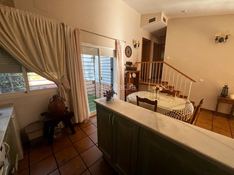 Foto 7ad5eaf2-ec53-4c75-b4a7-f3d18243b674. Casa aparellada amb xemeneia calefacció aparcament piscina a Córdoba