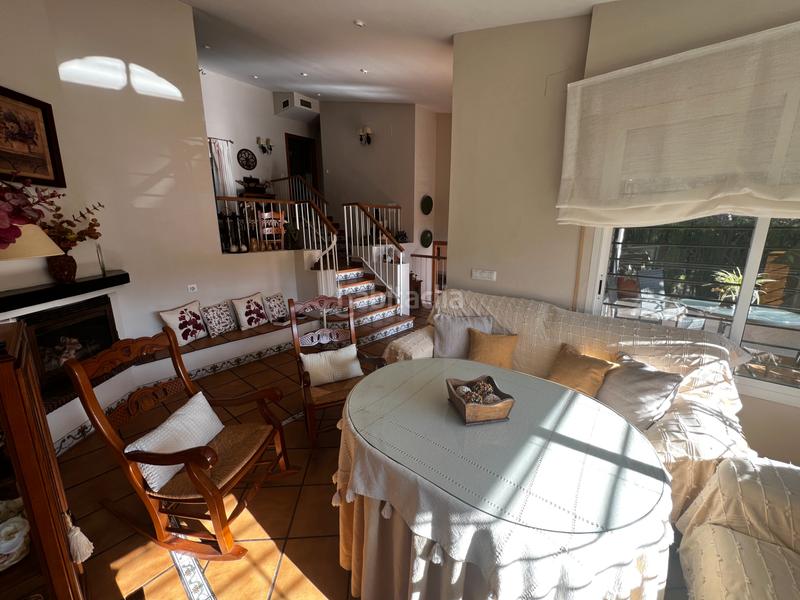 Foto 7d789188-45c1-4ac1-8464-0144279e1f04. Casa aparellada amb xemeneia calefacció aparcament piscina a Córdoba