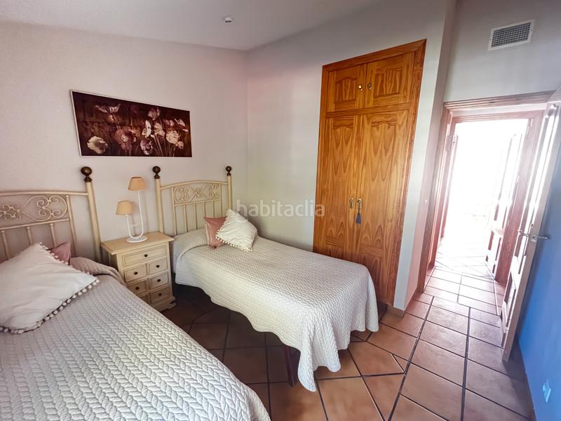 Foto a3b6ee84-2dbd-4299-9848-fd902e272de6. Casa aparellada amb xemeneia calefacció aparcament piscina a Córdoba