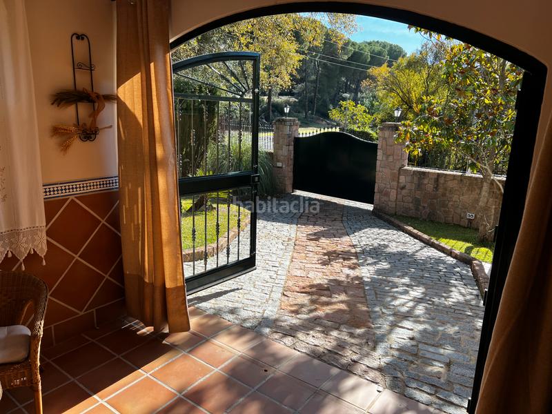 Foto e5e1b5ed-f95e-4934-8769-a668d047abc1. Casa aparellada amb xemeneia calefacció aparcament piscina a Córdoba