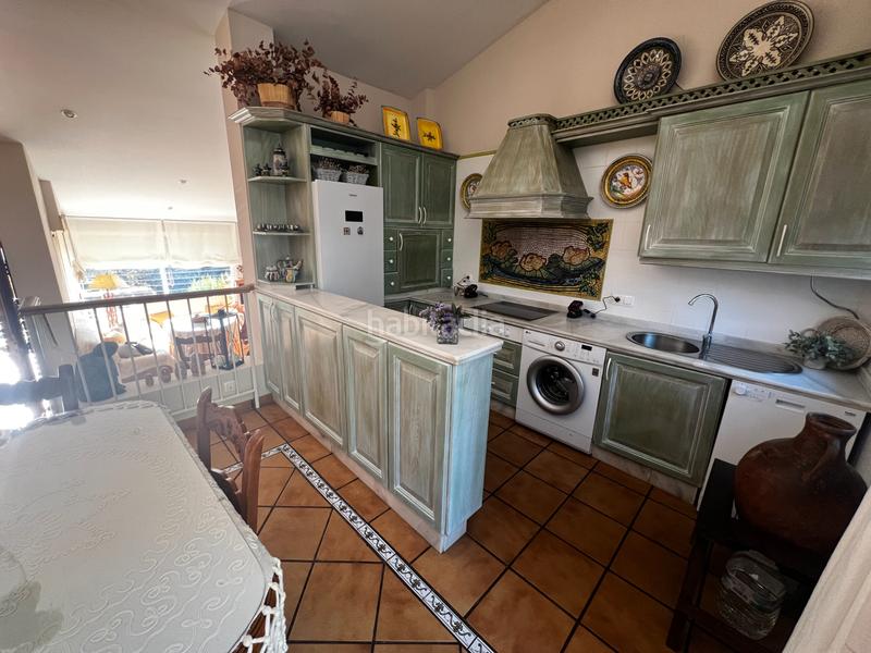 Foto f97a272e-84e4-4ebc-946c-19e474ab70cf. Casa aparellada amb xemeneia calefacció aparcament piscina a Córdoba