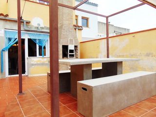 Chalet in Granada (La). Gran chalet en venta la granada del penedes, barcelona.