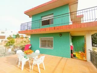 Casa  N/a. Oportunidad única para vivir en la urbanización can rosell, subi