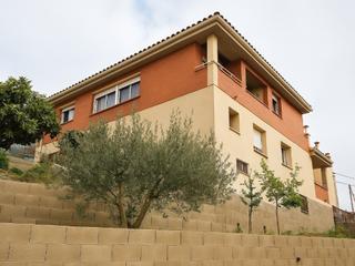 Casa  N/a. Descubre el esplendor chalet unifamiliar de ensueño con vistas p