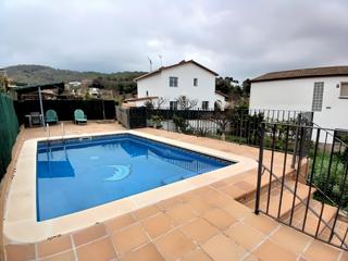 Maison  N/a. Tu oasis privado a 5 minutos de sitges  casa con jardín en mas a