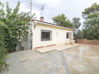 Chalet in Torrelles de Foix. Oportunidad única en urbanización can coral, torrelles de foix b