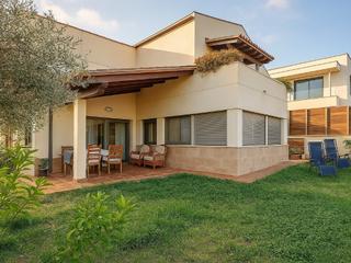 Maison  N/a. Un hogar donde cada espacio cuenta su propia historia.