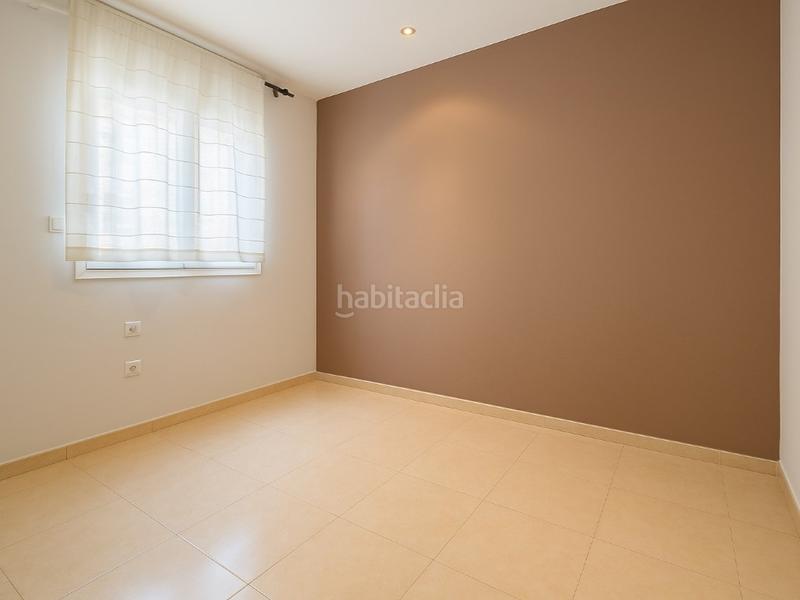 Foto 7b6ea16a-0e02-48be-a189-47a7336afeaa. Pis amb aparcament a Granada (La)