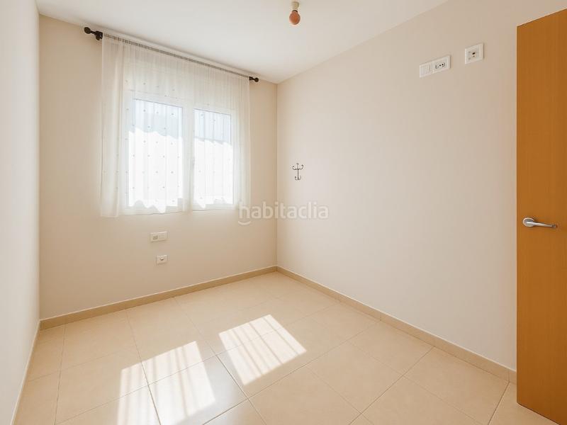 Foto d795ce33-d526-446a-b4b7-9c2db09d2450. Pis amb aparcament a Granada (La)