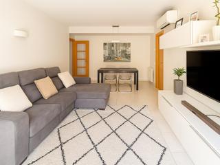 Pis  N/a. Vivienda seminueva con zona comunitaria y piscina en santa marga