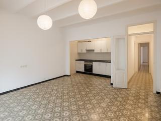 Casa  N/a. Dúplex con terraza y buhardilla en pleno centro de sant sadurní