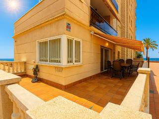 Pis  N/a. Planta baja esquinera con terraza y piscina en mas mel, calafell