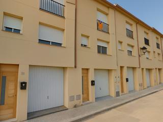 Maison  N/a. Casa adosada lista para vivir con vistas a viñedos en banyeres d