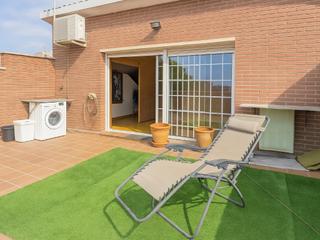 Casa  N/a. Casa esquinera con 256 m y patio privado en poblenou tillers res