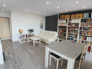 Pis  Plaza mila i fontanals. Vivienda reformada con encanto y luz natural. ideal como primera