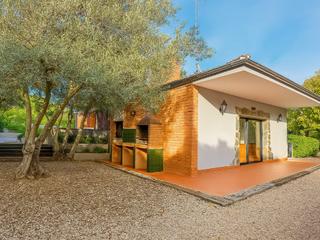 House  Calle talp del (can suria). Ocasión única chalet con gran parcela en can suria