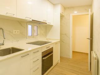 Flat  Calle pau benach. Oportunidad única vivienda reformada a estrenar en zona muy dema