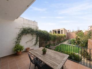 Haus  Calle roques les. Espectacular casa de pueblo reformada con jardín privado y alta