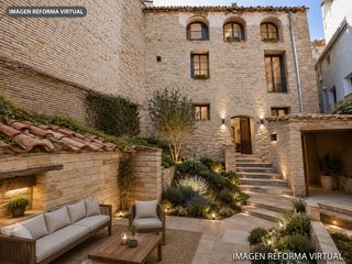 House  Calle joan sarda. Casa de pueblo de con patio y gran potencial en sant quint� de m