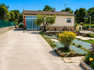 Haus  Calle gessami (plana torres). Donde el silencio se convierte en hogar tu refugio natural en to