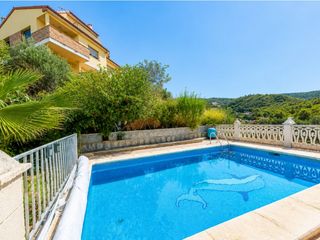 Casa  Calle alt penedès. Chalet independiente con piscina, huerto y vistas panorámicas en